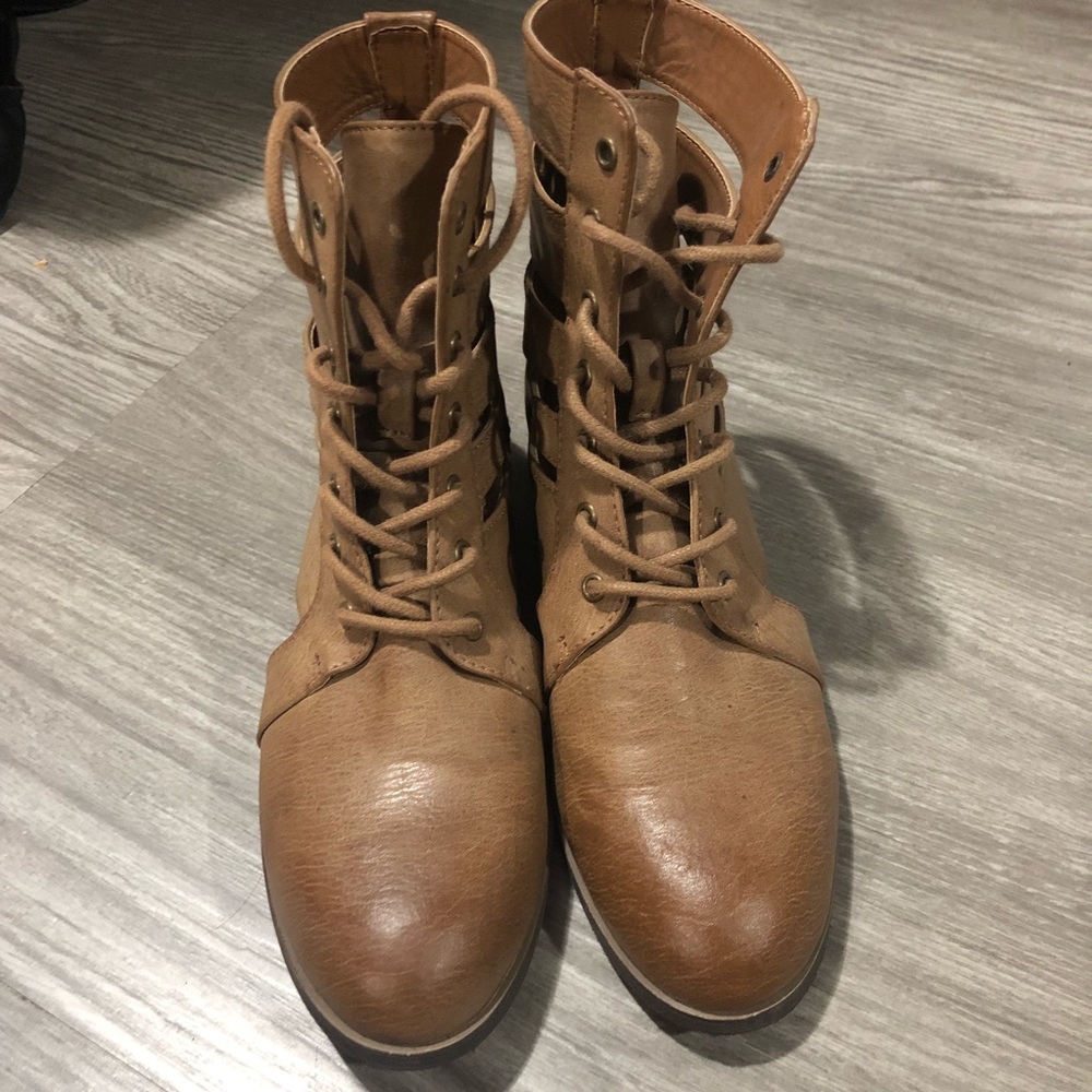 Boots - Picture 2 of 8